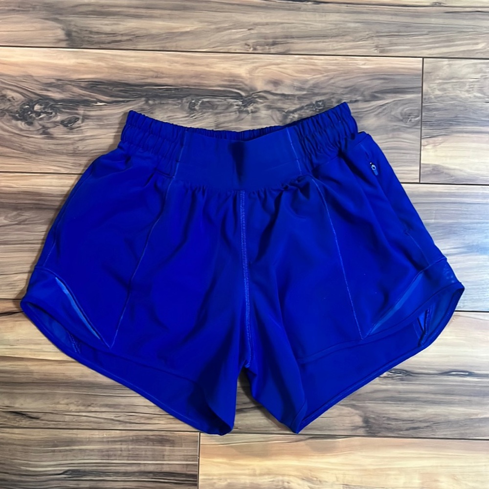 Lululemon Hotty Hot Size 2 Larkspur 4”